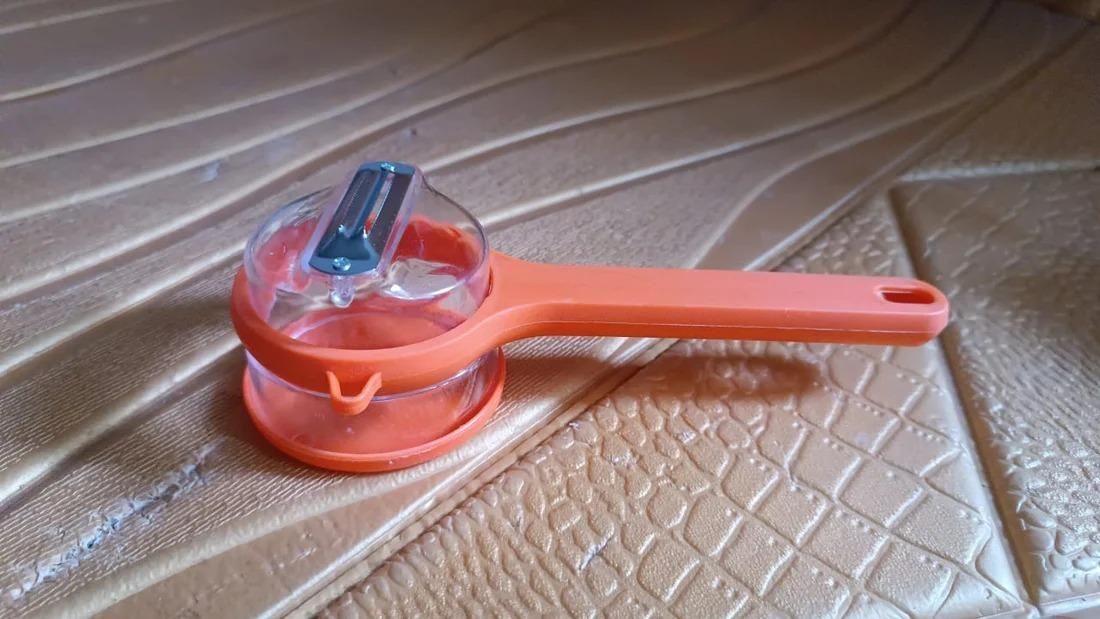 Ergonomic Peeler with Storage Box – Dual-Blade for Smooth & Hard Peeling, Compact & Easy to Use